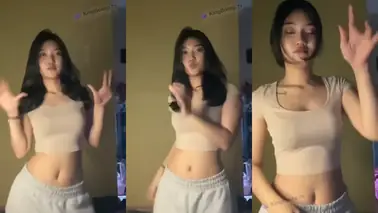 Dokumentasi Rara Tiktoker Cantik Goyang Atas Kasur